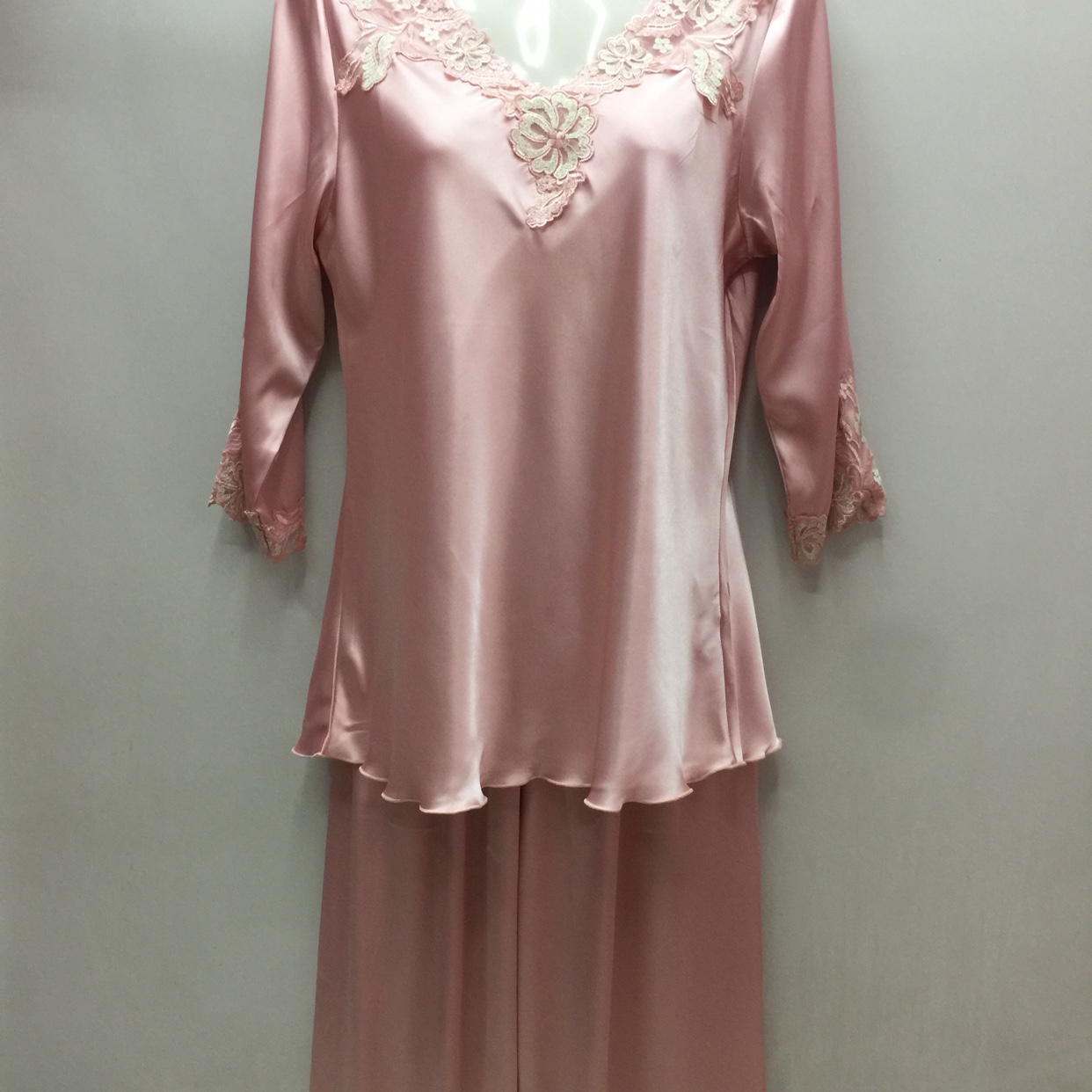 Silk comfortable soft lace set thumbnail