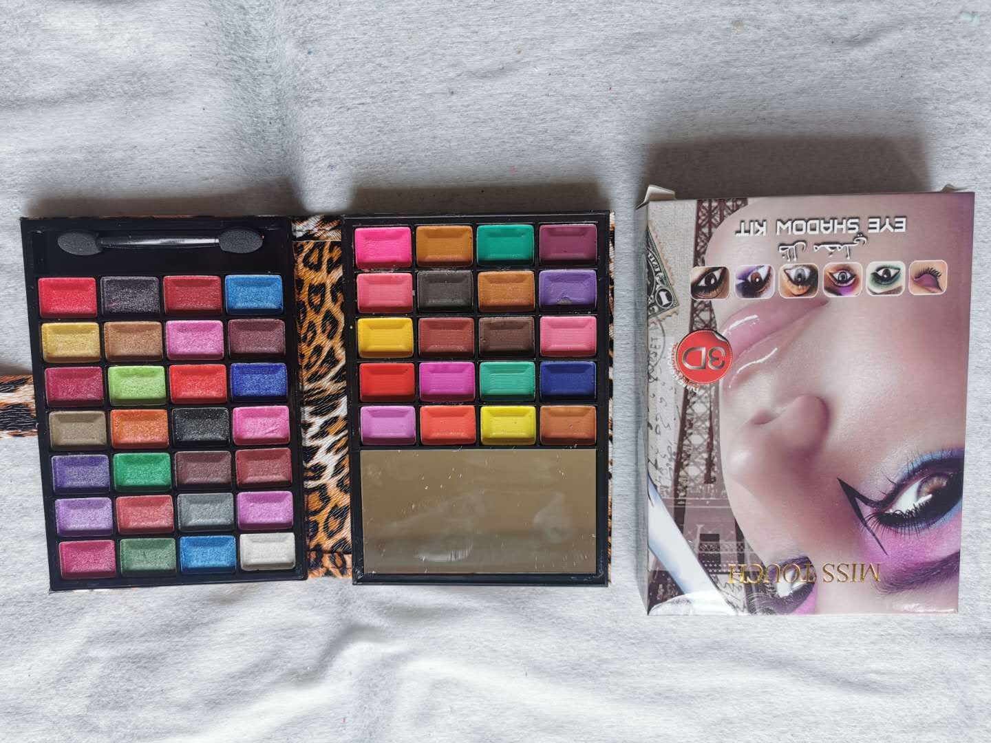 8048: Small two fold: 20+28 multi-color eye shadow wallet thumbnail