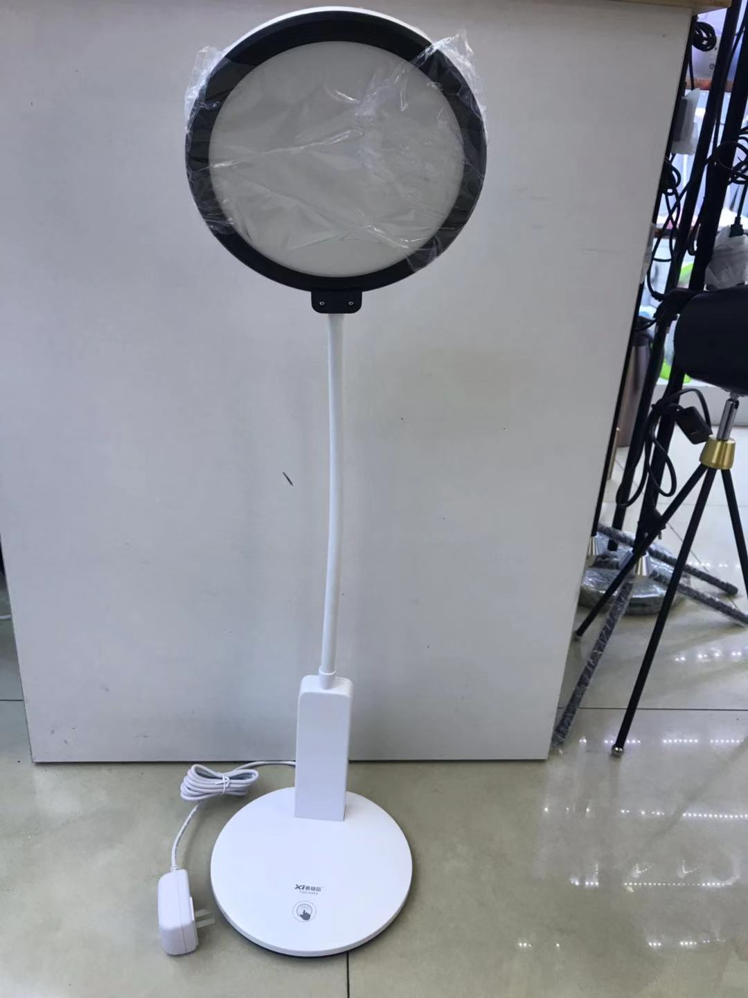 Tgx-a933, A Grade A LED eye-Protecting Reading desk lamp from Tegxin Guo Application Scenario
