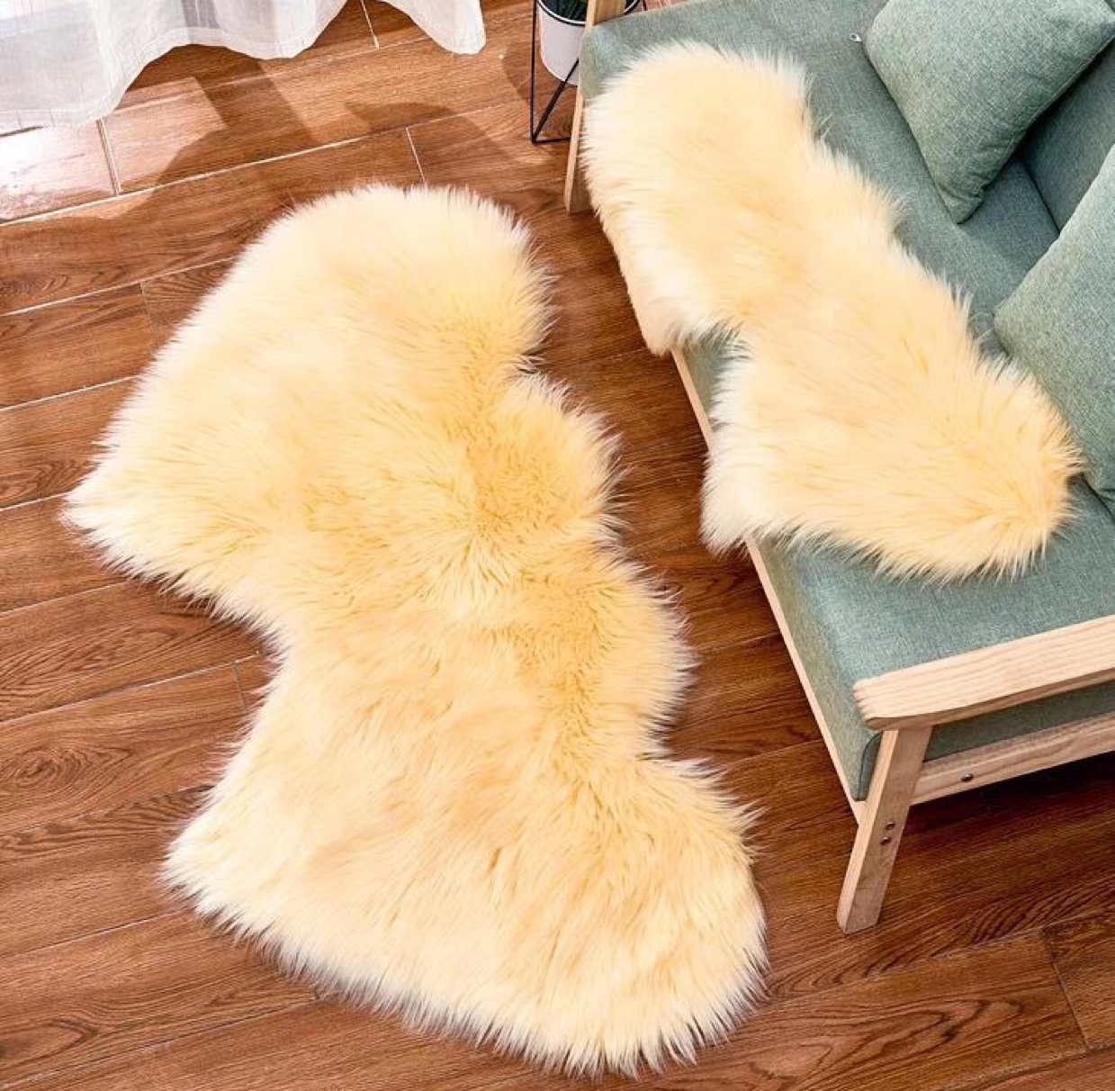 Double heart-shaped carpet