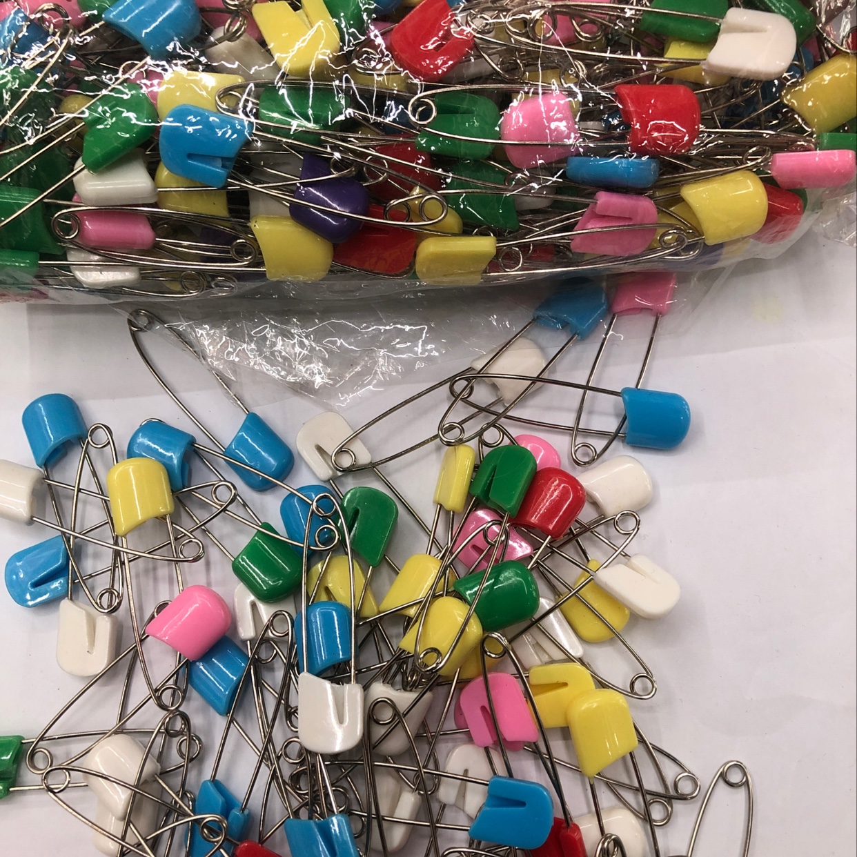 Plastic suction card pin thumbnail