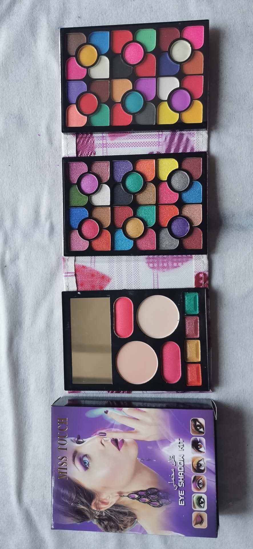 Small three fold: 8+ petals *2 multi-color eye shadow wallet thumbnail
