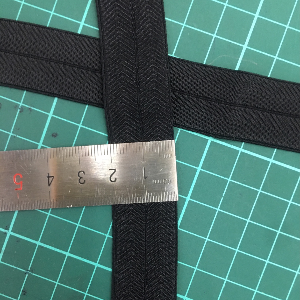 Factory direct sales of clothing accessories 2.0 herringtail straps, customizable colors available details Picture
