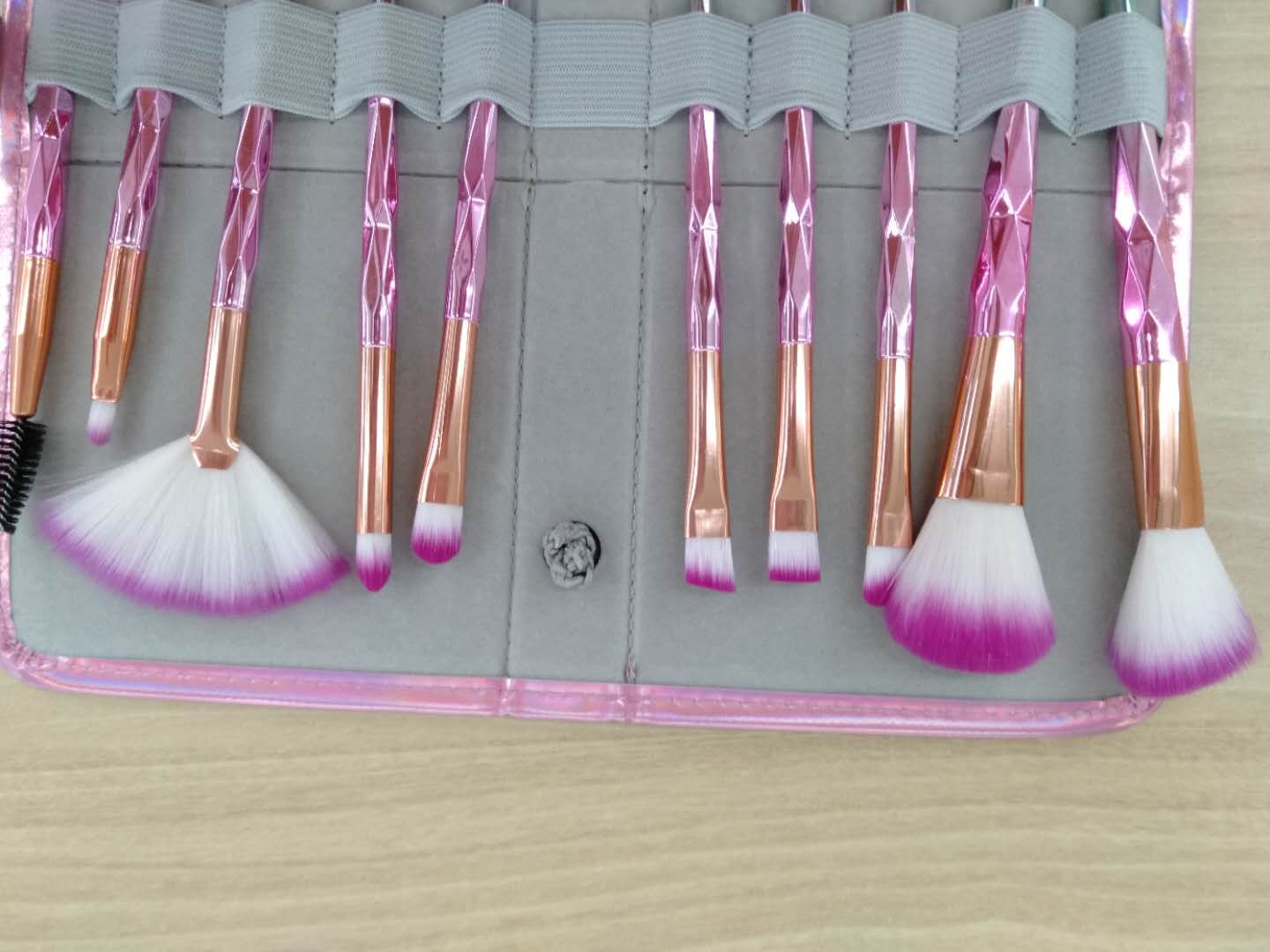 10 sets of makeup brush, blush brush, fan-shaped eye shadow brush, eyebrow brush, lip brush, eyelash curl details Picture