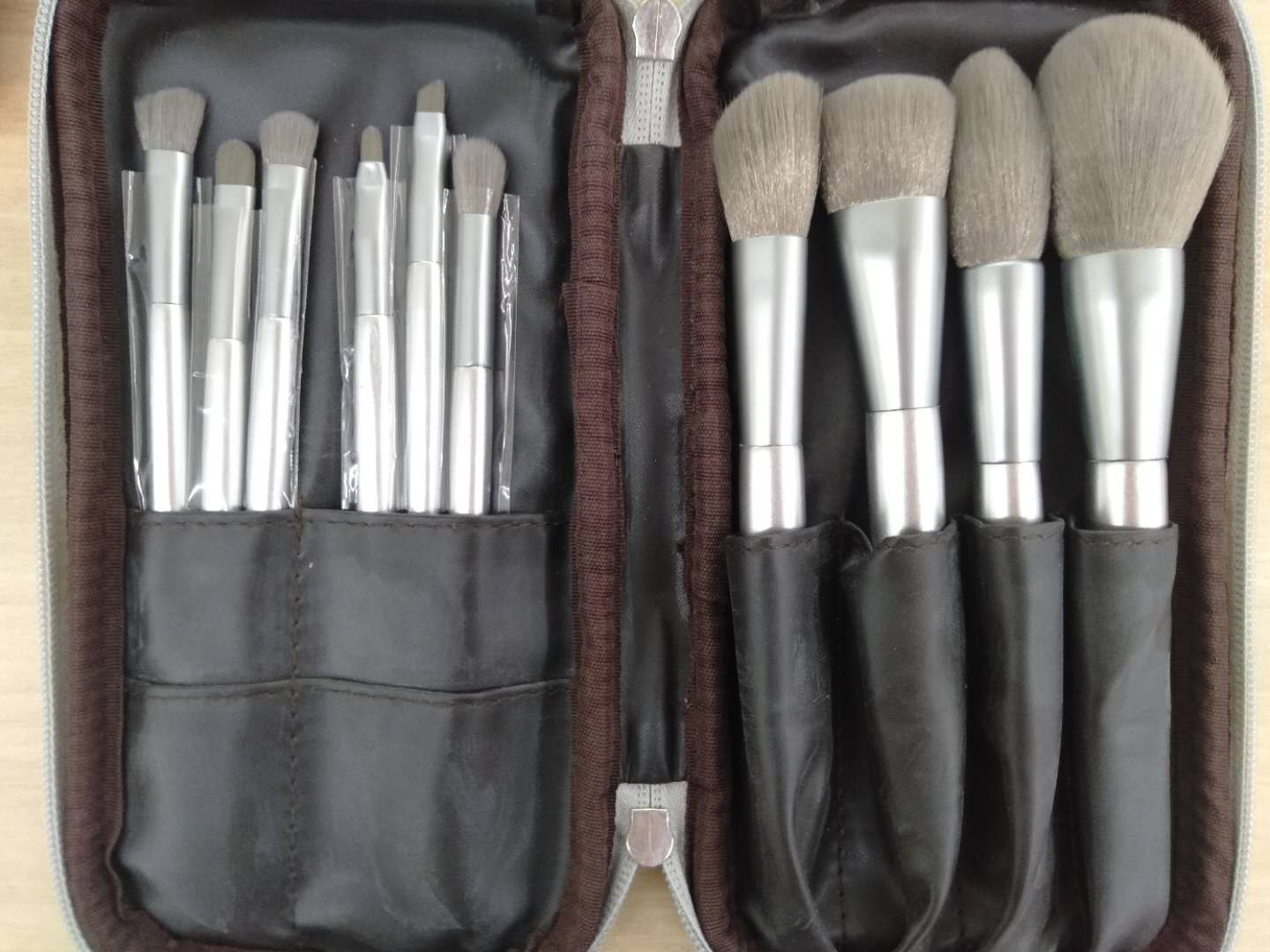 10 sets of makeup brushes, blush brushes, powder brushes, and eyebrow brushes