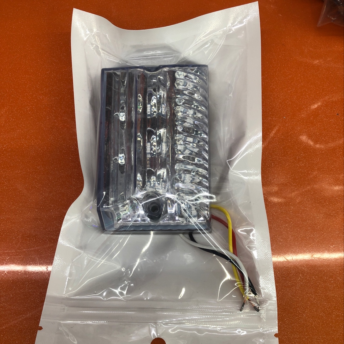 汽车车灯大白色