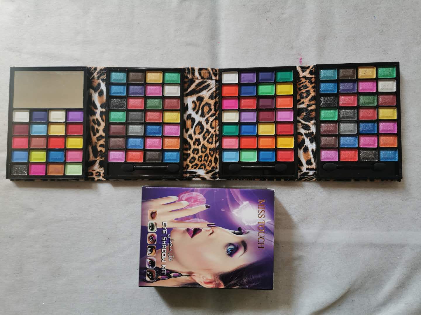 8104: Small 40% off: 20+28*3 multi-color eye shadow wallet thumbnail