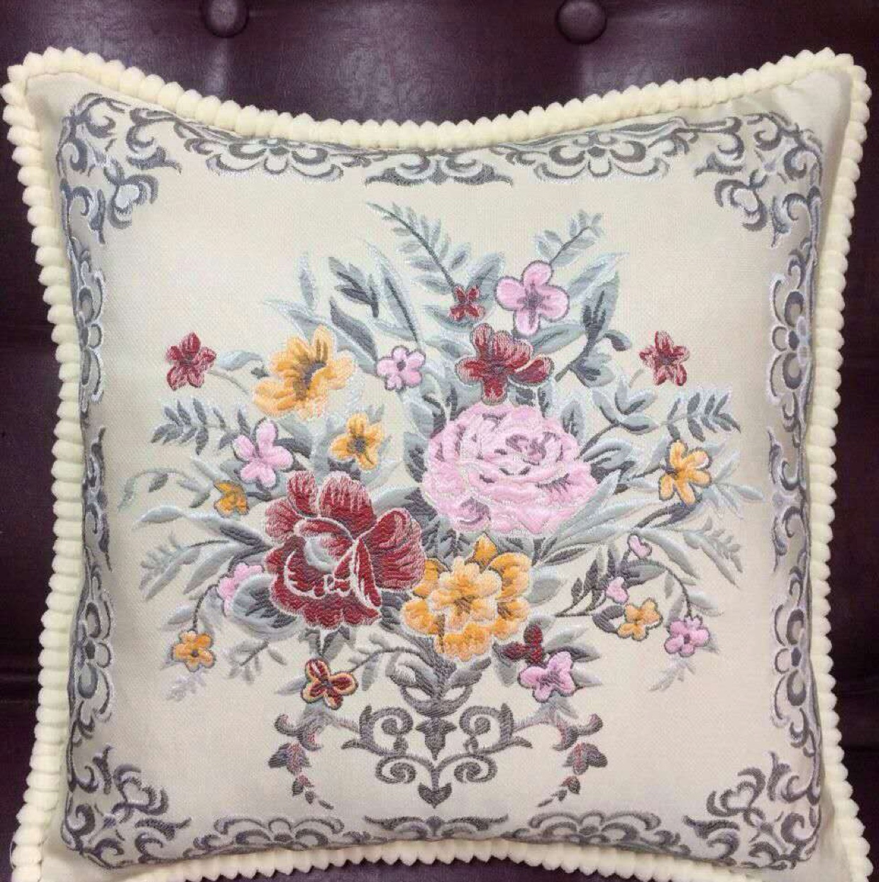 New Explosive Manufacturers Direct Sales Of European Jacquard Pillow Plus Pillow Core Home Sofa Tatami Window Pillow Application Scenario