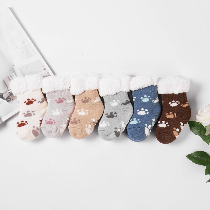 男宝宝袜熊脚印