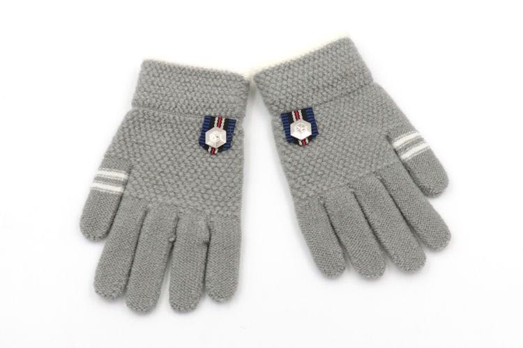 Gloves and sleeves for men and women thumbnail