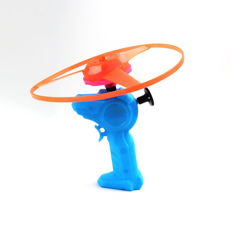 Children's outdoor flying saucers, pull strings, flying saucer sensor lights, frisbee toys, street stalls and night markets are selling like glowing flying fairies
