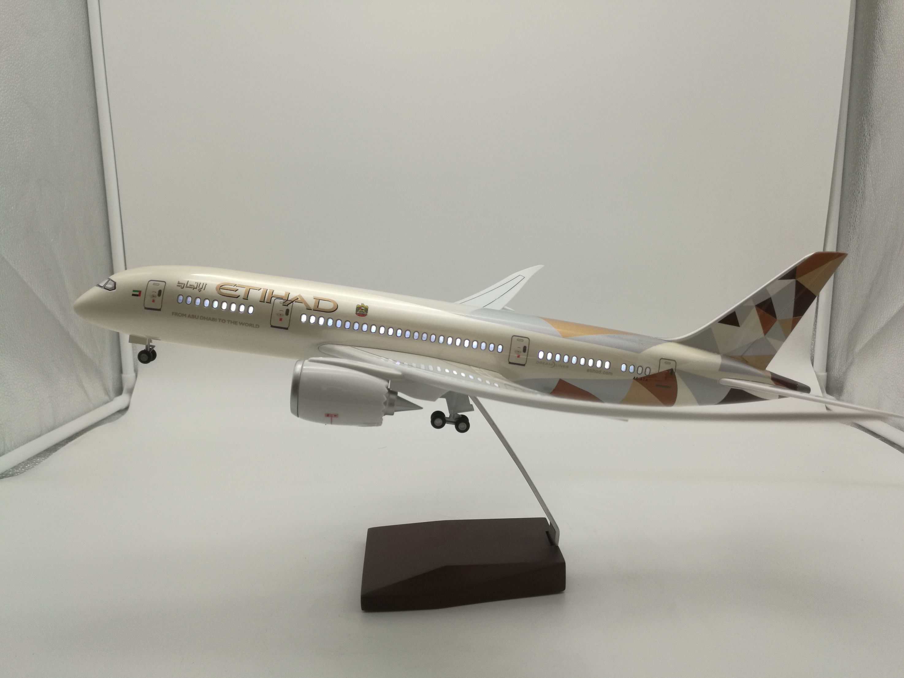 飞机模型（阿提哈德航空B787 LED声控飞机模型）合成树脂飞机模型详情图1