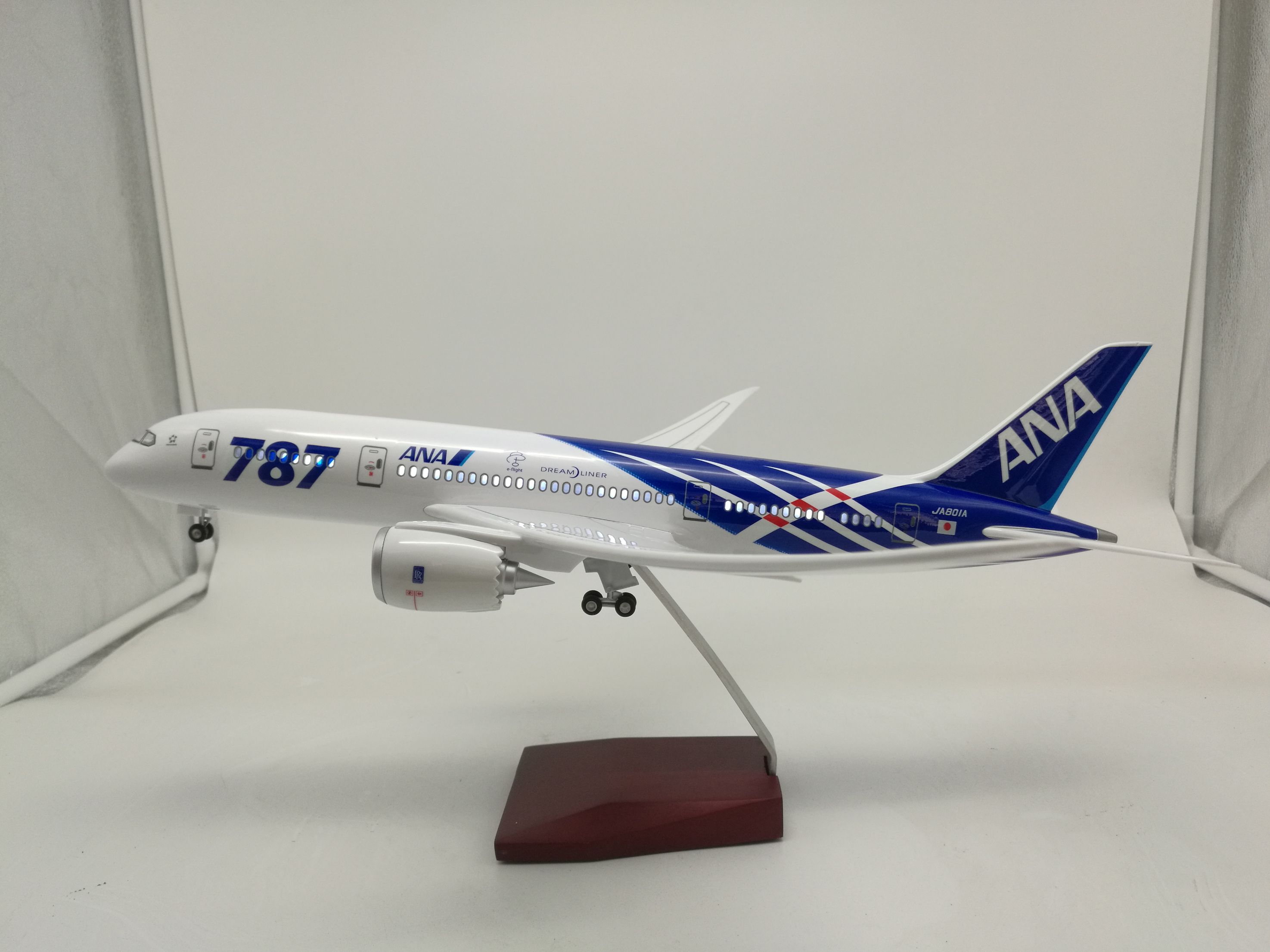 Aircraft model (Japan All Nippon Airways B787 LED voice-controlled aircraft model) synthetic resin aircraft model