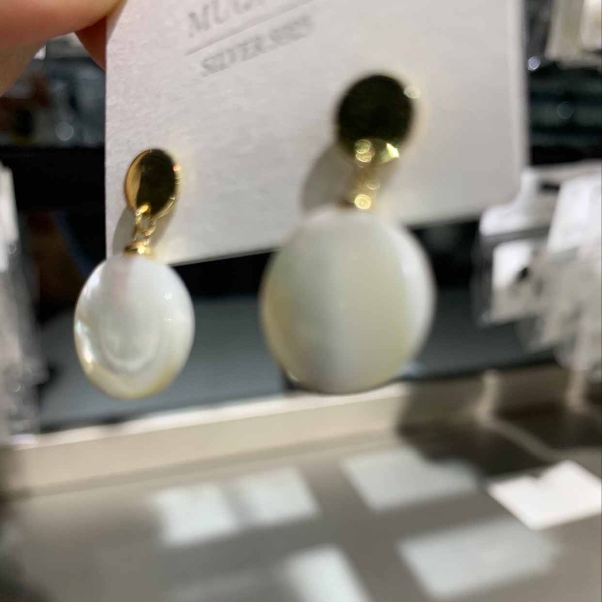 Fashionable shell earrings Specification image