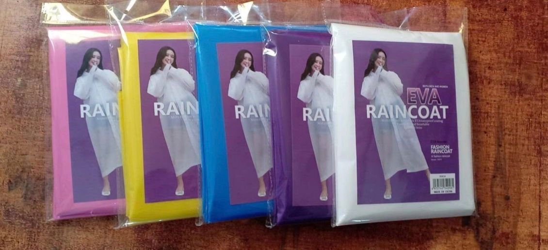 义乌厂家直销 EVA糖果色成人防水雨衣雨披详情图1