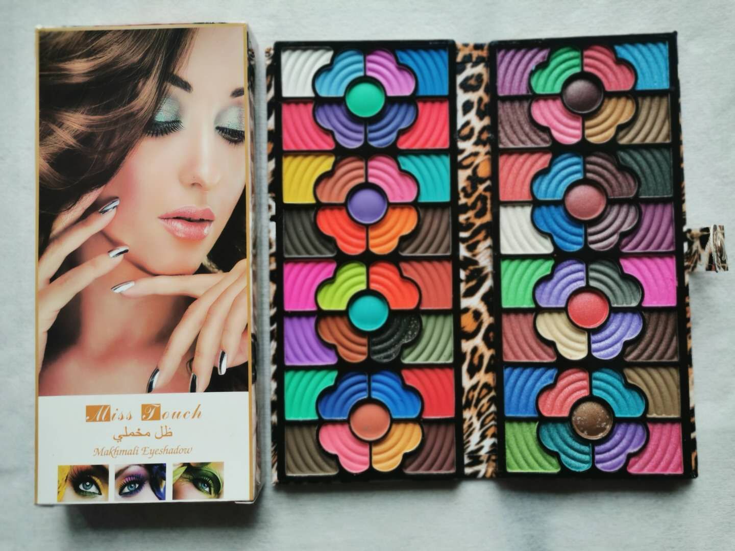 8816：中二折：梅花*2多色眼影皮夹