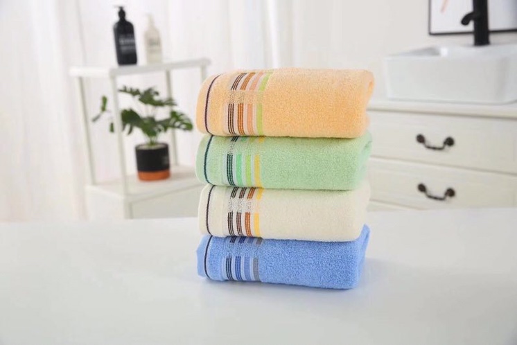 Plain-colored lifting face towel