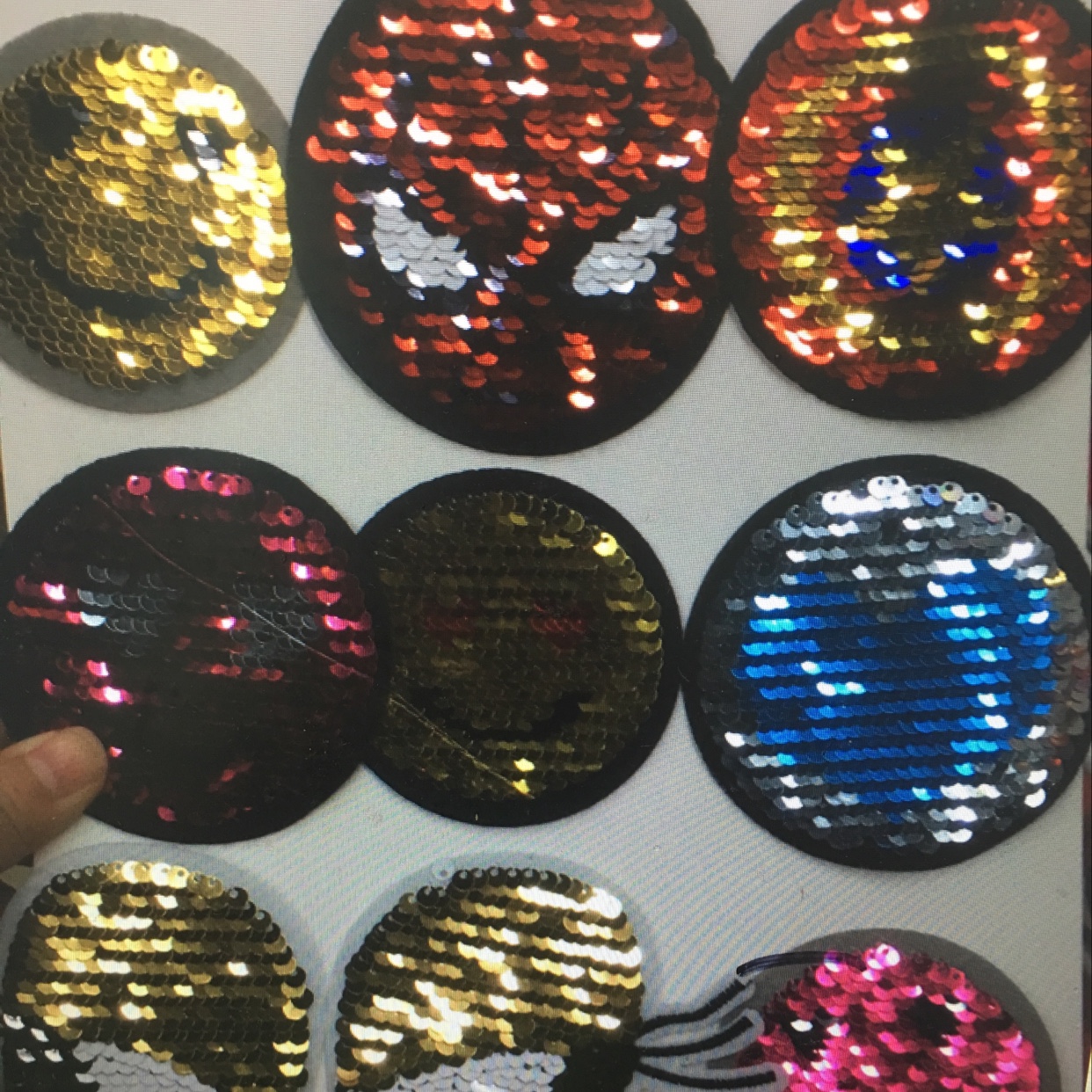 Embroidered Beaded Towel Embroidery Flat Embroidery Round Smiley Face Emoji Pattern Acrylic Diamond Double-Sided Sequin Leather Smiley Face Specification drawing