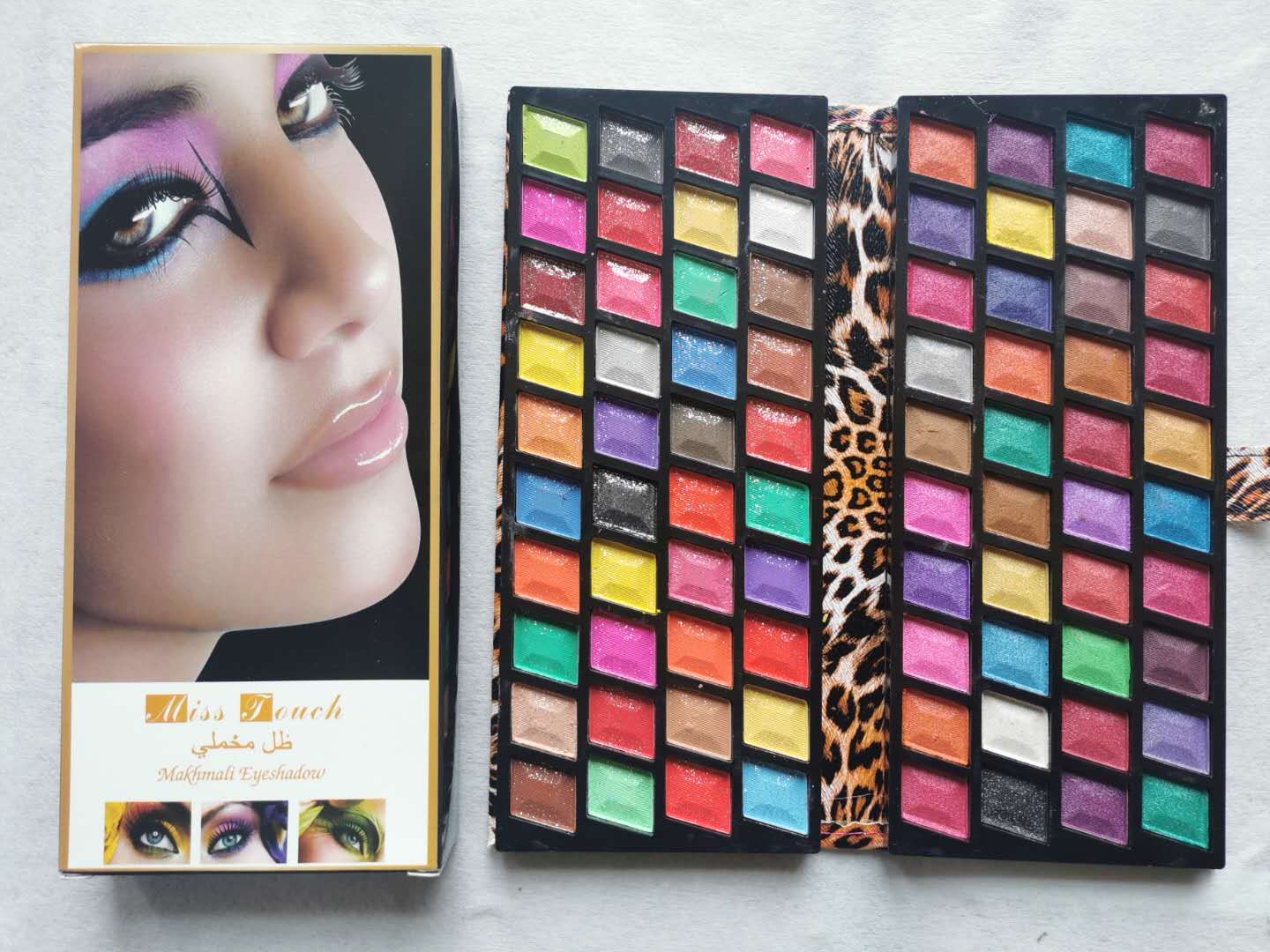 8816: Medium fold: diamond *2 multi-color eye shadow wallet