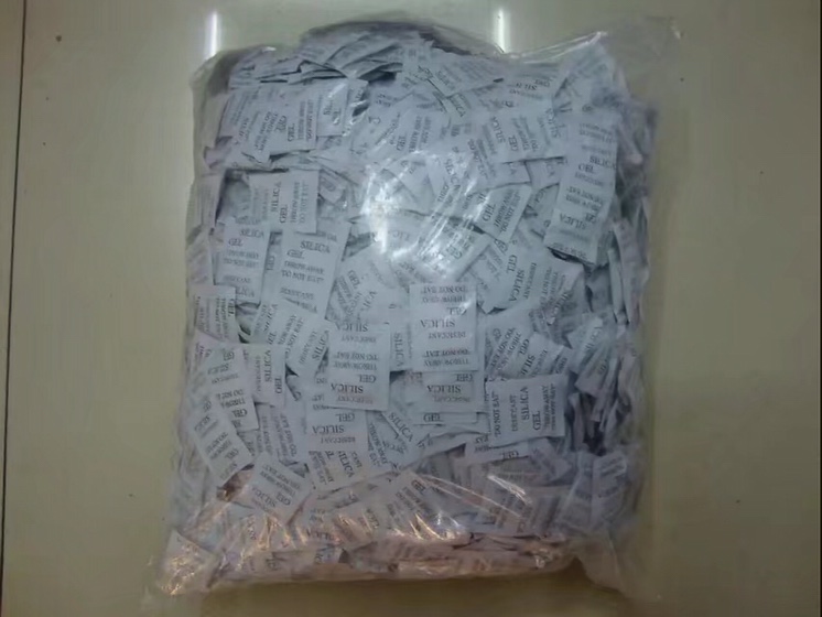 除湿盒/干燥剂/氯化钙/除湿剂/干燥剂干燥块白底实物图