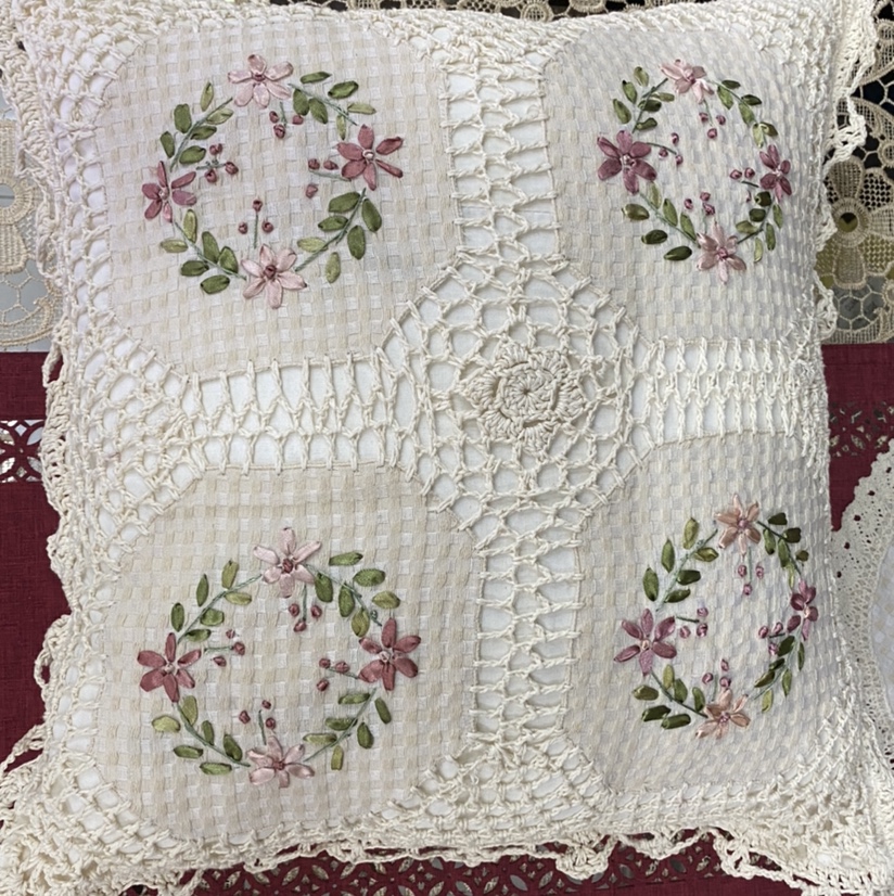 40*40手工绣花精品抱枕