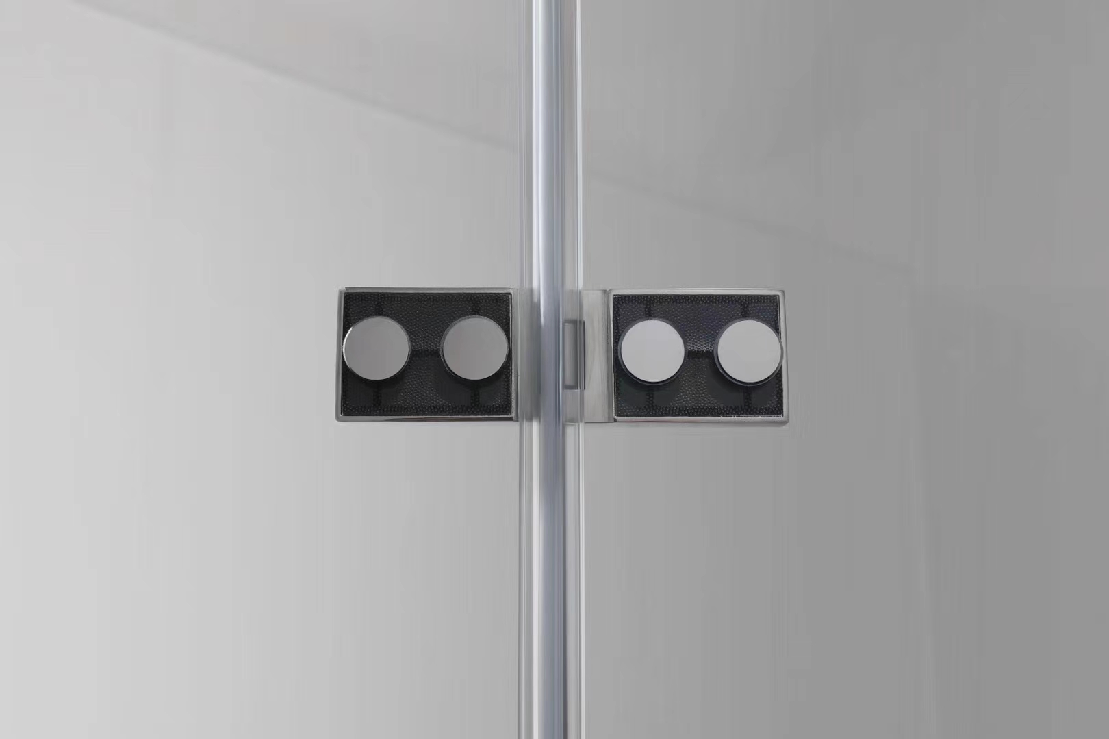 The Bette Super White Crystal Glass shower Enclosure 05 series features a chrome-plated, aesthetically pleasing and integrated design Application Scenario