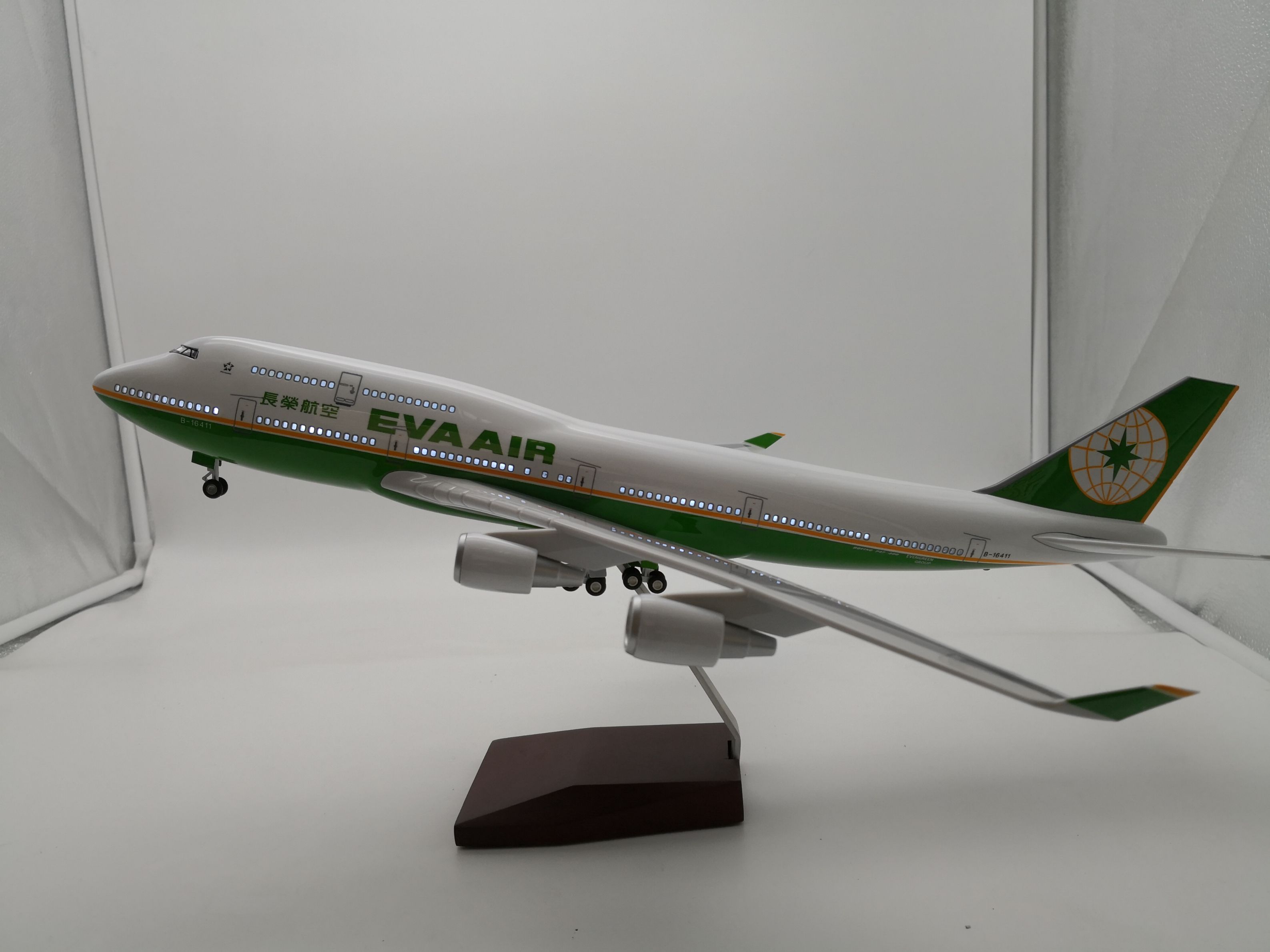 飞机模型（中国台湾长荣航空B747 LED声控飞机模型）合成树脂飞机