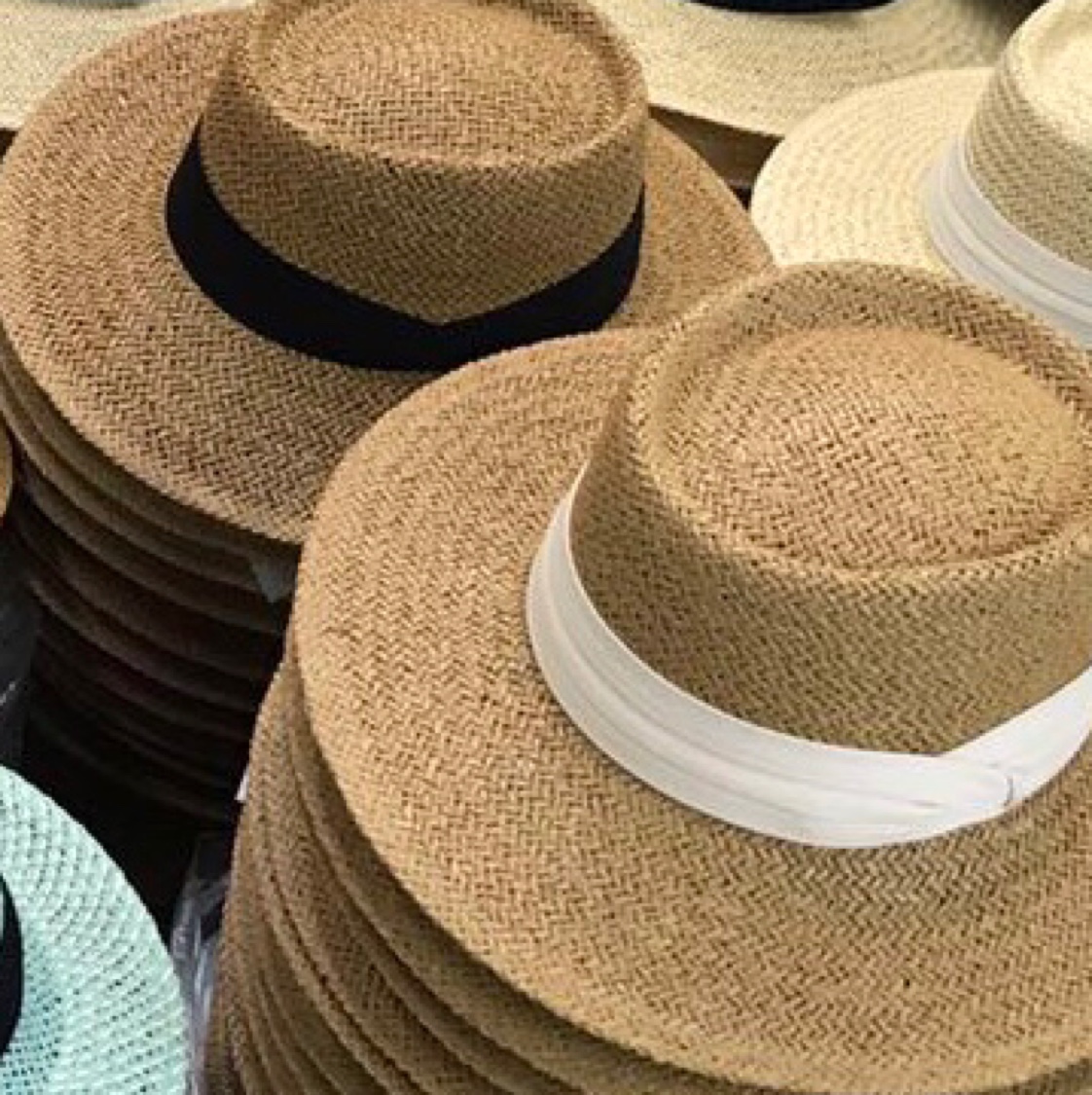 Straw hat hand-knitted thumbnail