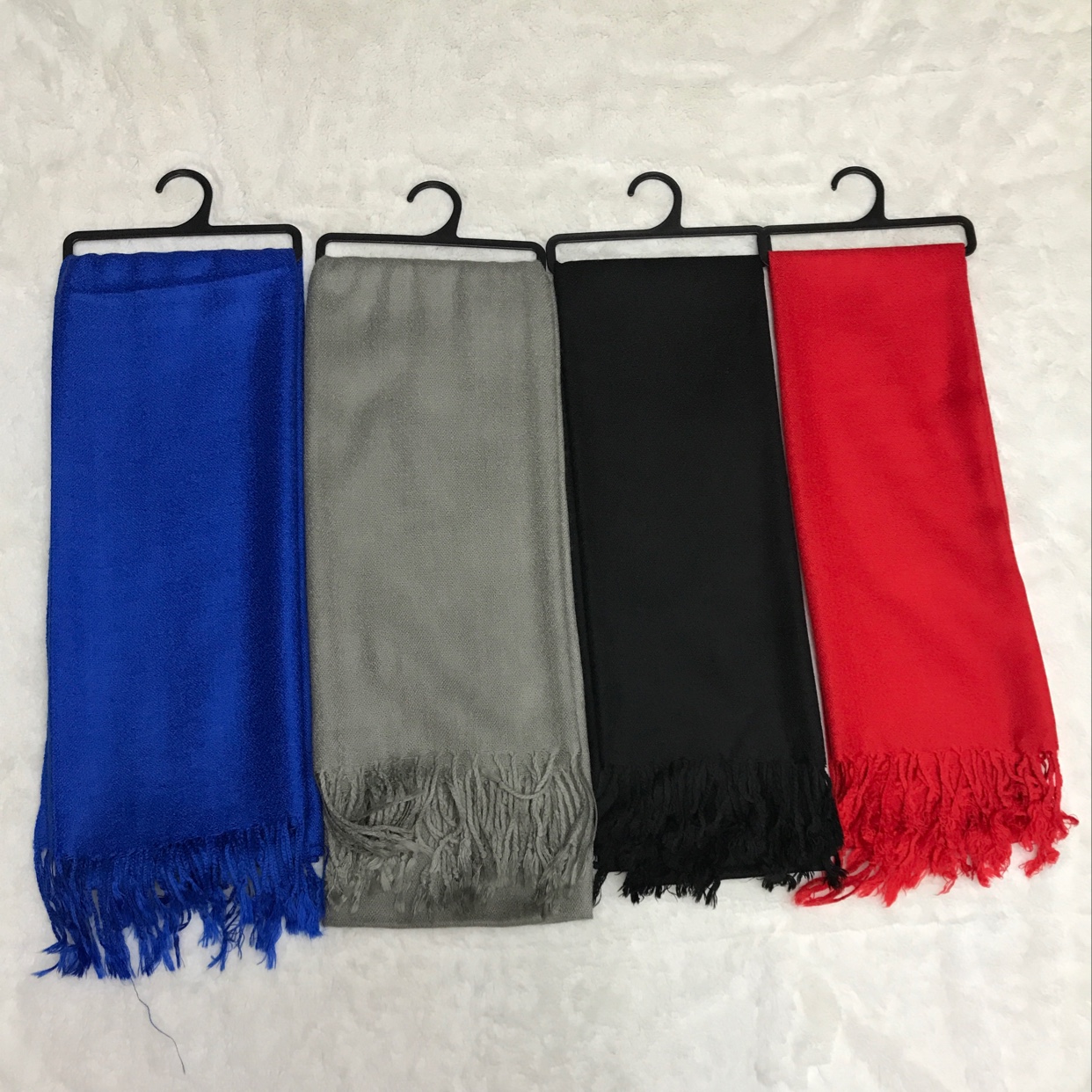 Cashmere imitation monochromatic scarf, novel and unique style, bright color. The dimensions are 70x170 long. thumbnail