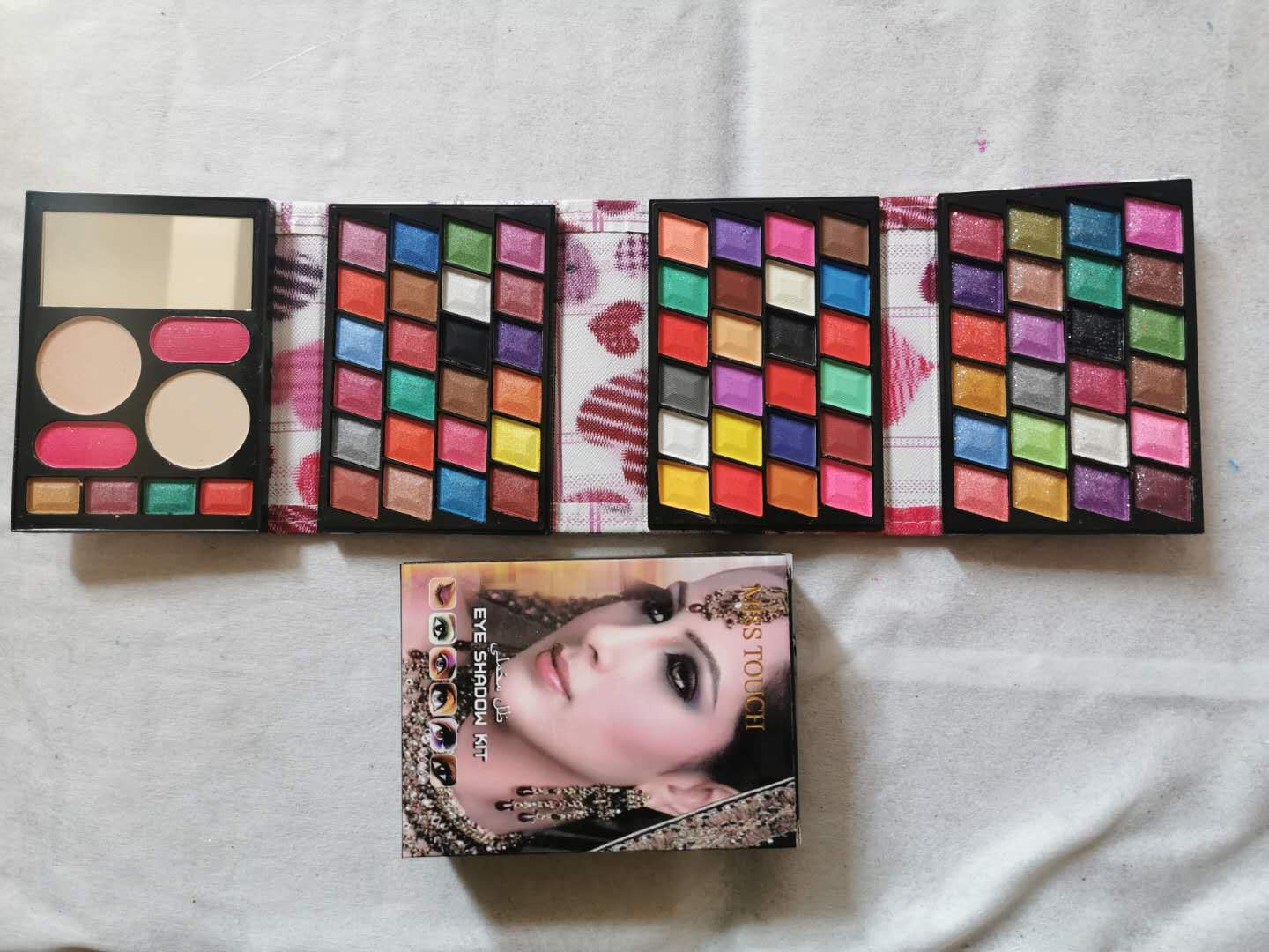 8104: Small four fold: 8+ diamond *3 multi-color eyeshadow powder blush combination wallet thumbnail