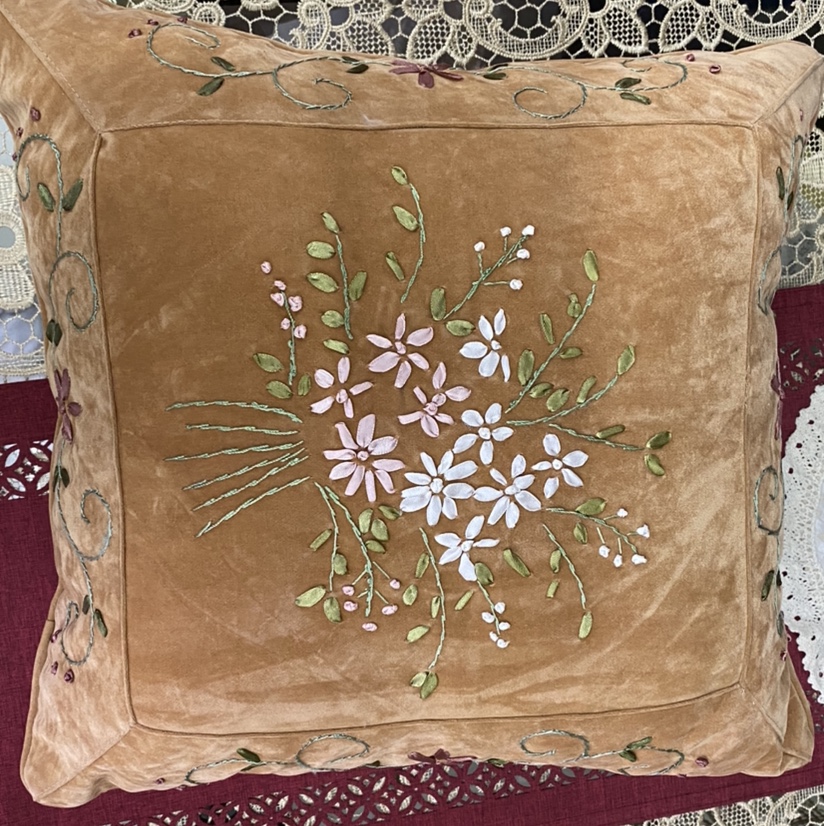 40-40 مطرزة باليد