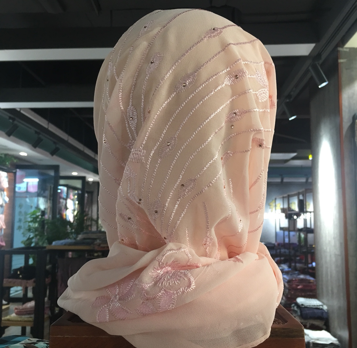 Chiffon and sequined embroidered casual scarf, shawl, sequined chiffon cotton long scarf, square scarf Specification image