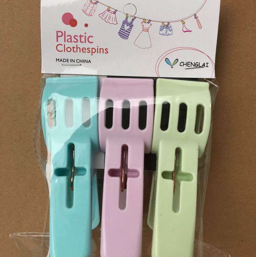 Plastic clips thumbnail