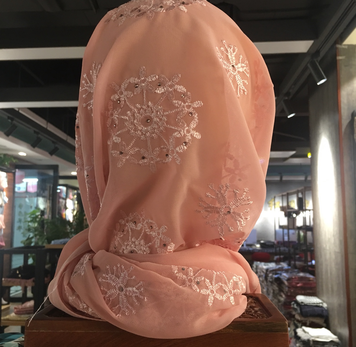 Chiffon and sequined embroidered casual scarf, shawl, sequined chiffon cotton long scarf, square scarf Application Scenario