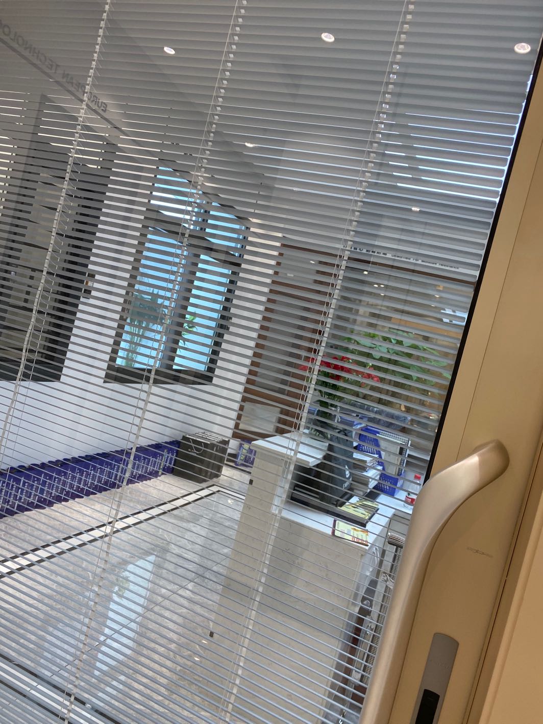 隐形门磁吸/衣柜门吸合器细节图