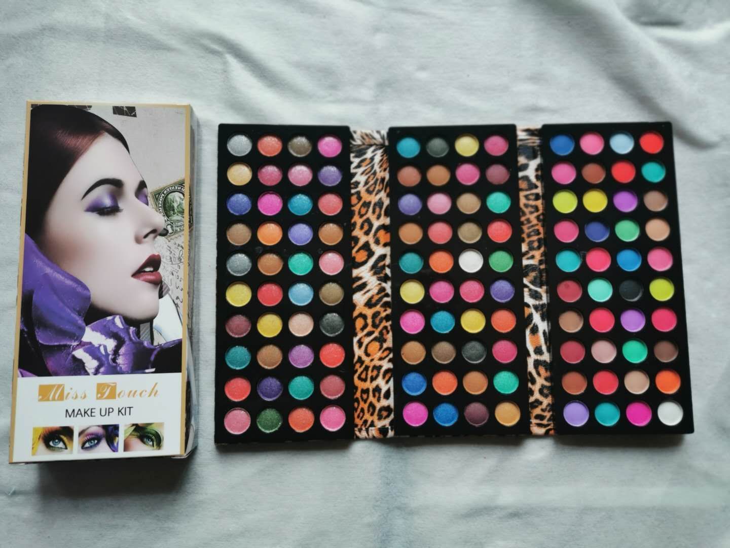 8836: Middle 30% off: 40 circles *3 multi-color eye shadow wallet thumbnail