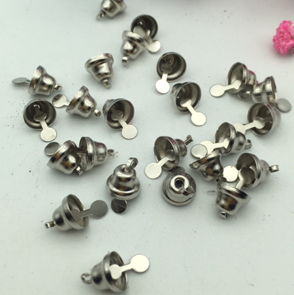 Small Iron Gold Bell Crafts Accessories, Christmas Accessories, Pet Chain Accessories Application Scenario
