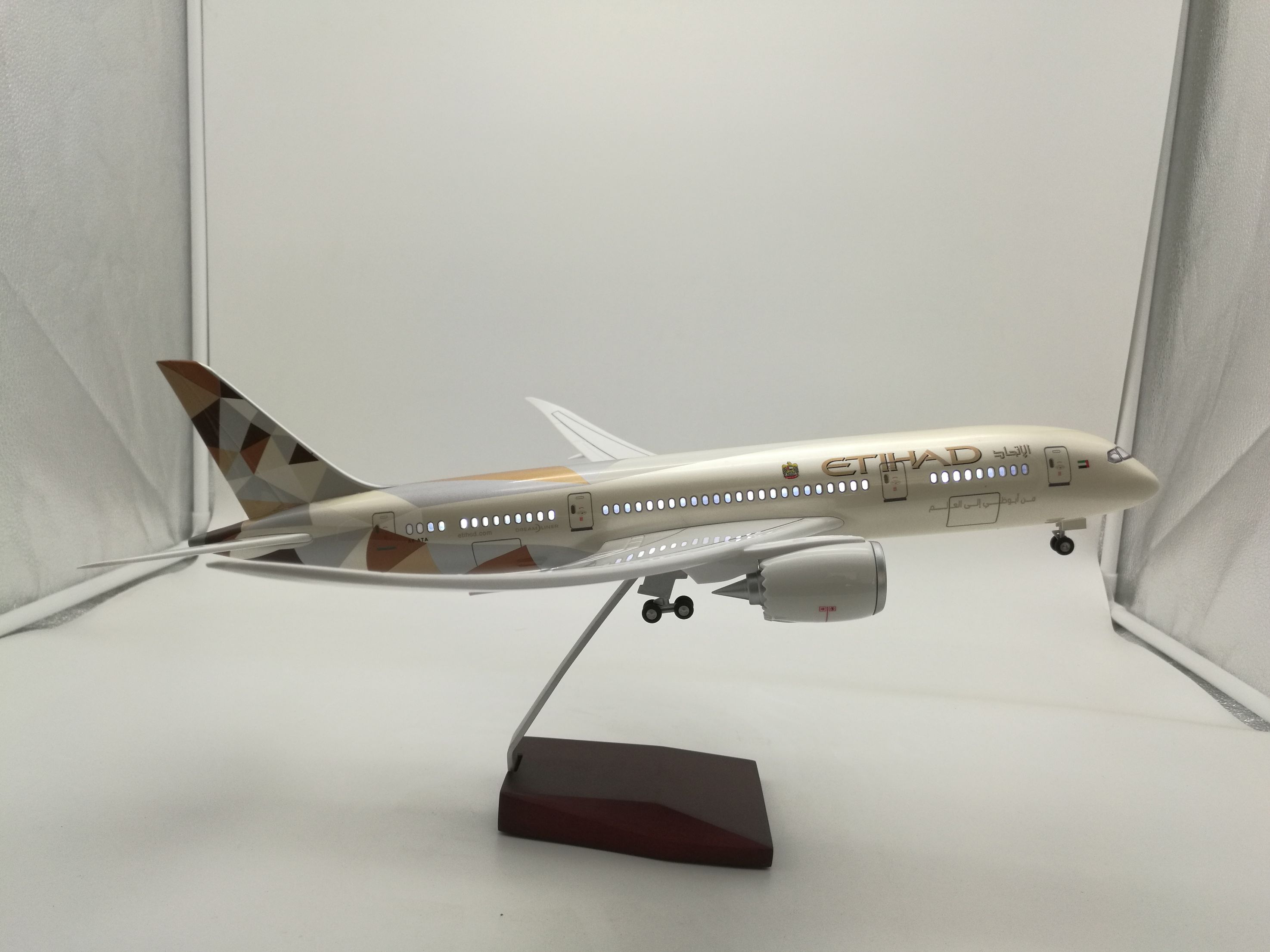 飞机模型（阿提哈德航空B787 LED声控飞机模型）合成树脂飞机模型产品图