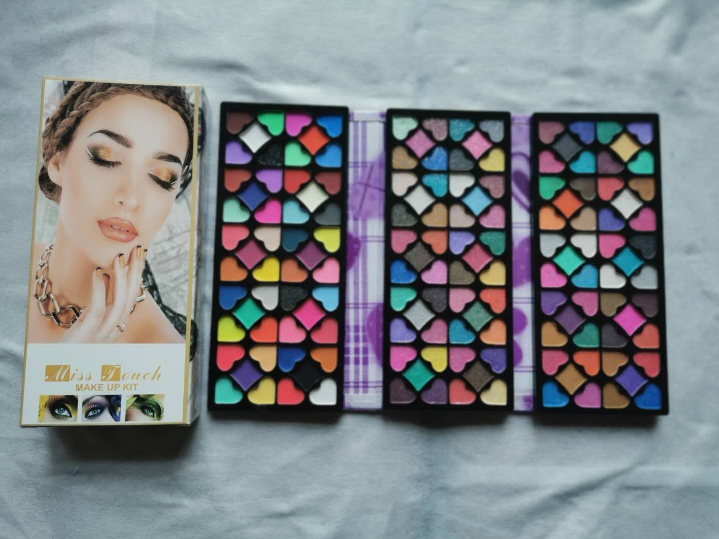 8836: Medium discount: Peach heart *3 multi-color eye shadow wallet thumbnail