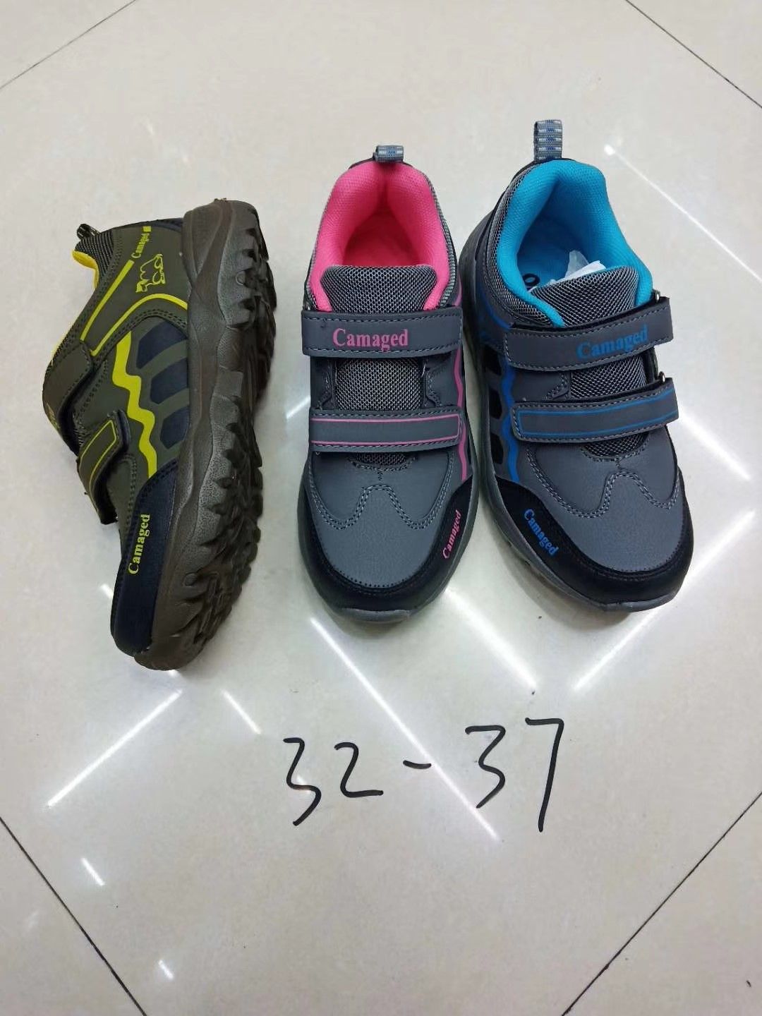 Stock Sneakers For Children Adult Shoes 44290-321