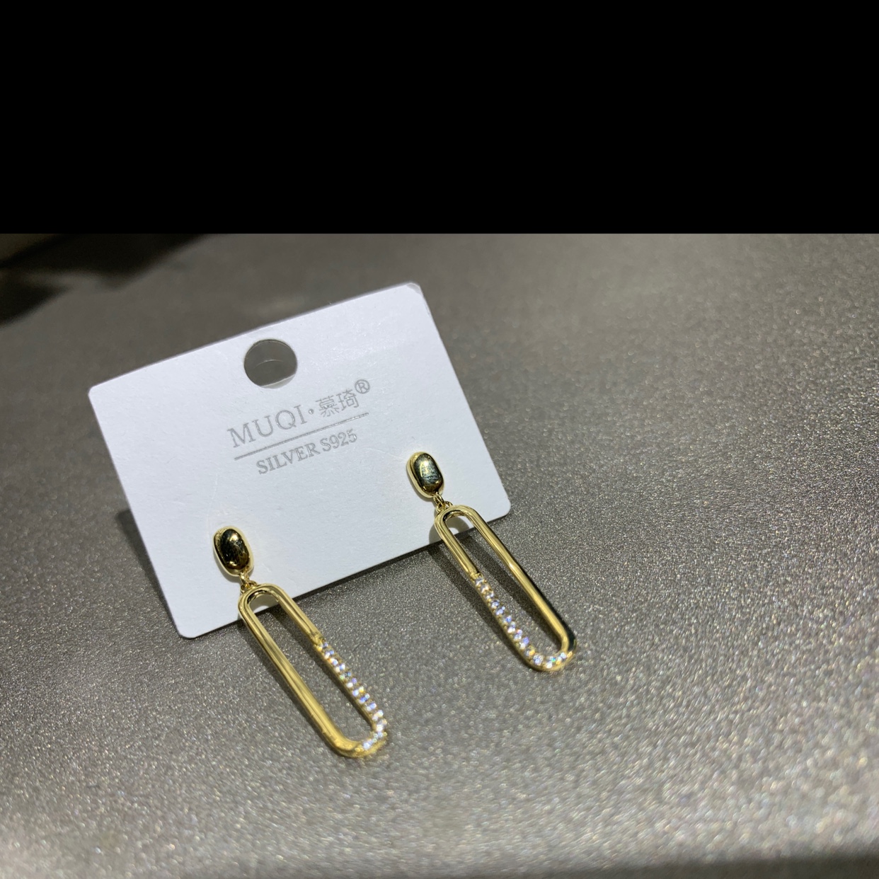 Casual earrings details Picture