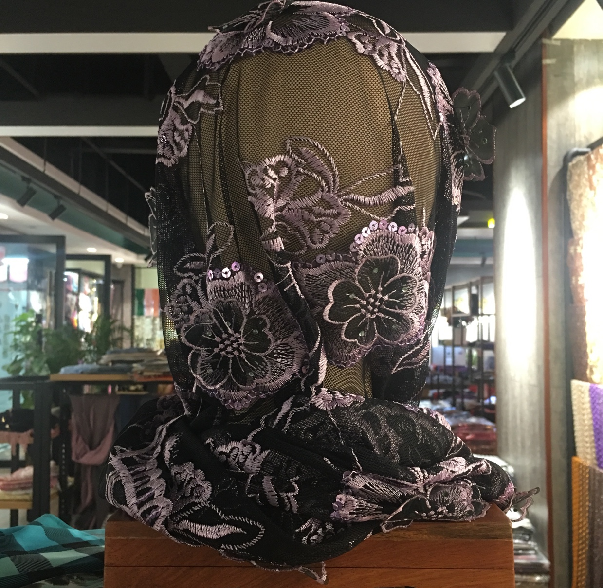 Mesh embroidery sequin sequin embroidery casual scarf shawl Sequin chiffon cotton long scarf Square scarf Specification image