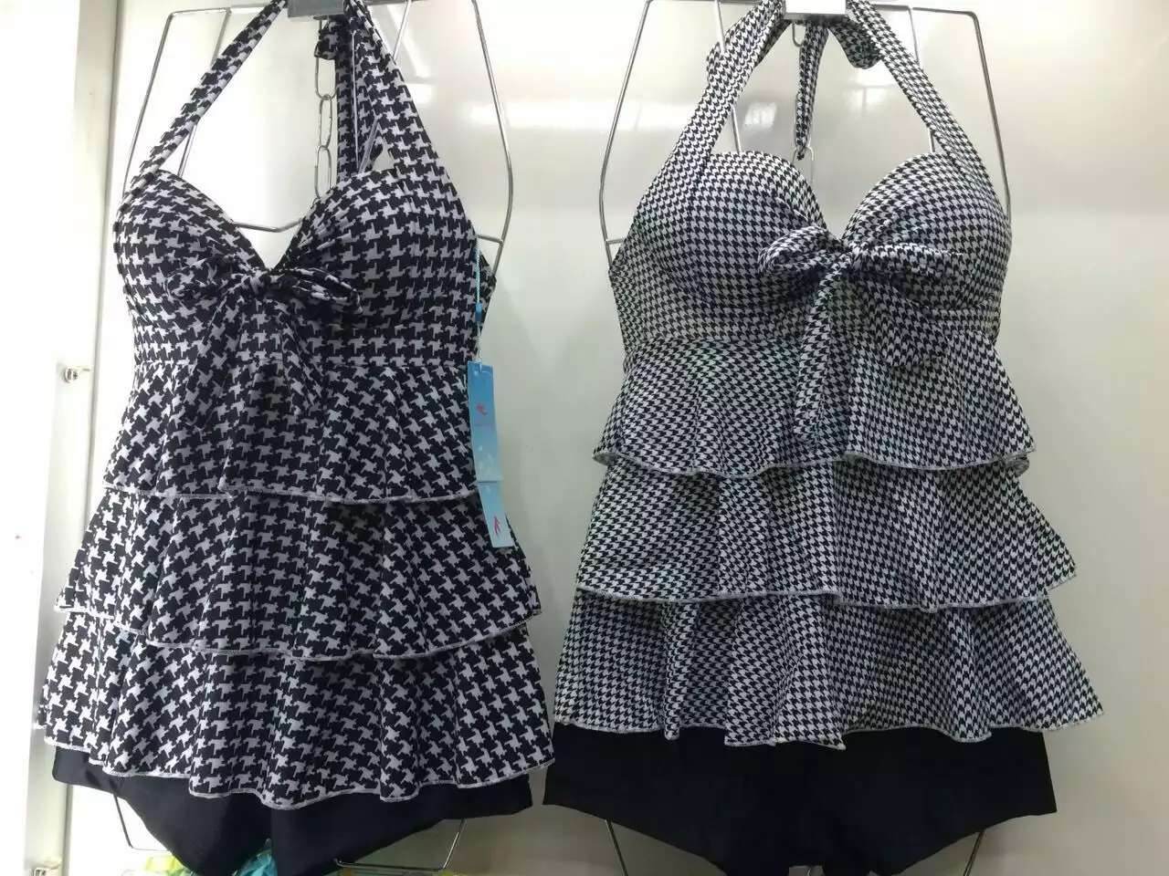 分体蛋糕层平角泳衣