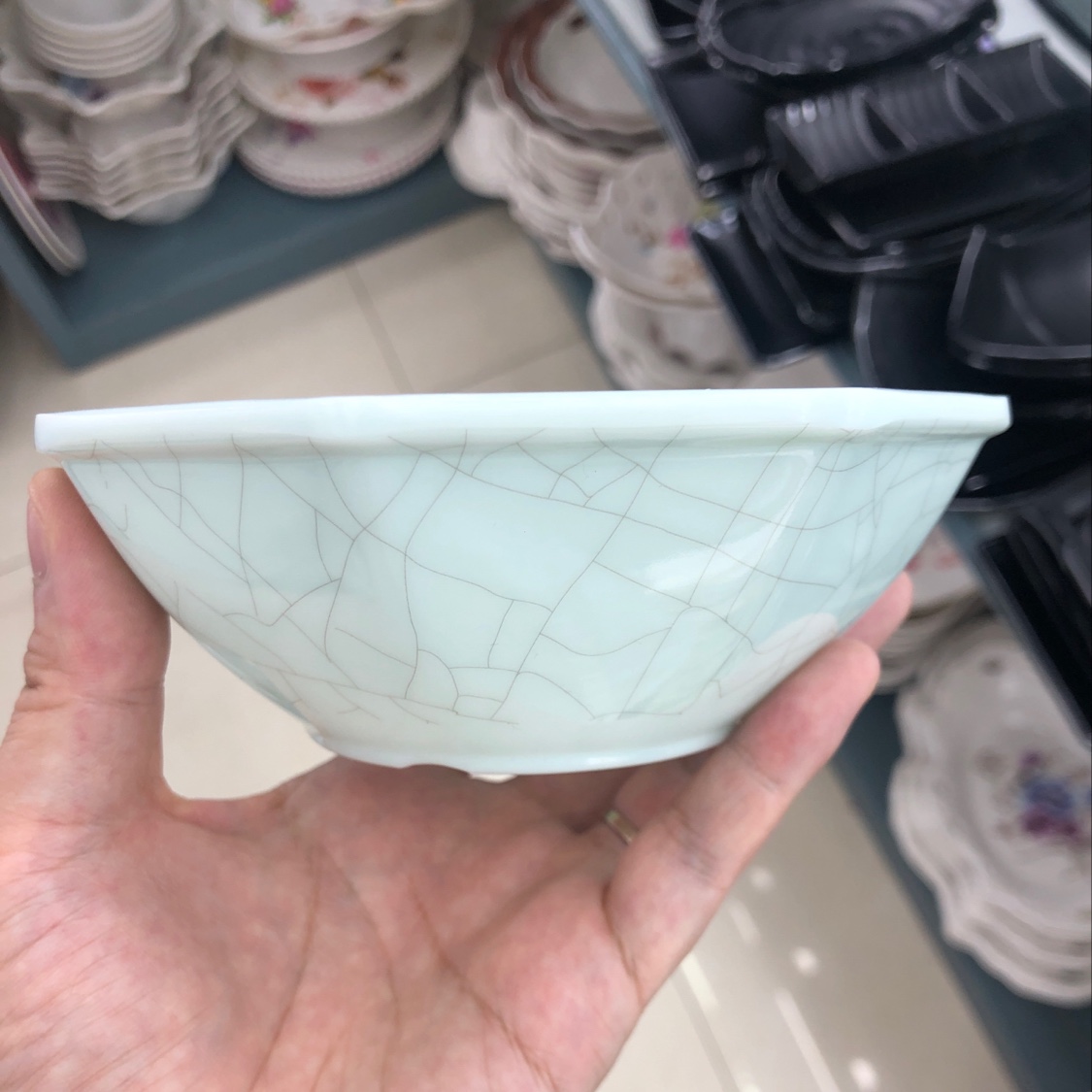 Ice-cracked octagonal bowl details Picture