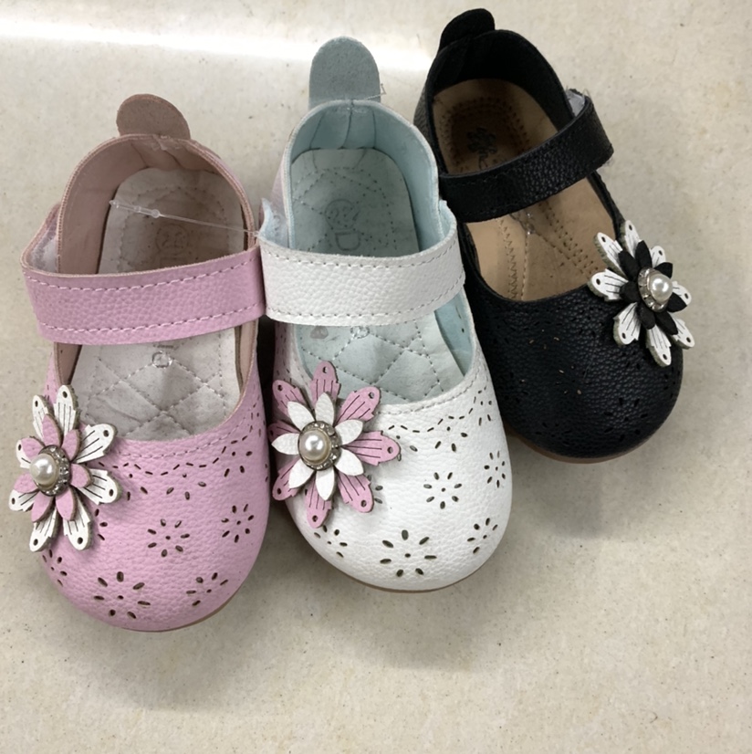 Sun flower baby shoes 14/ 19.         21/25