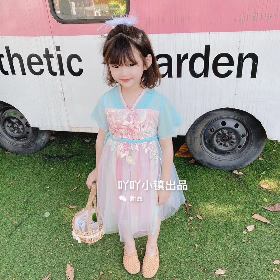汉服连衣裙产品图