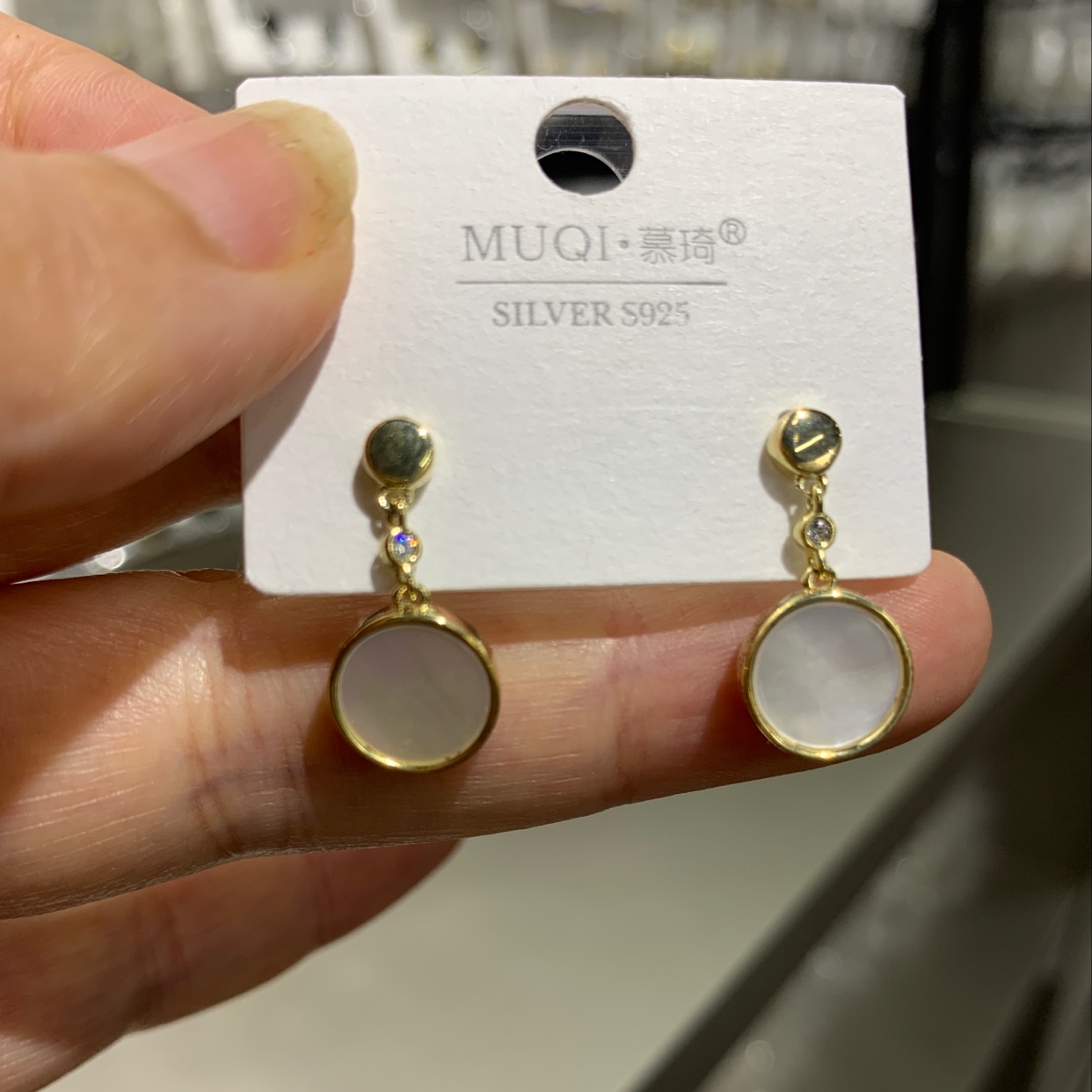 Fashionable round shell, board details Picture