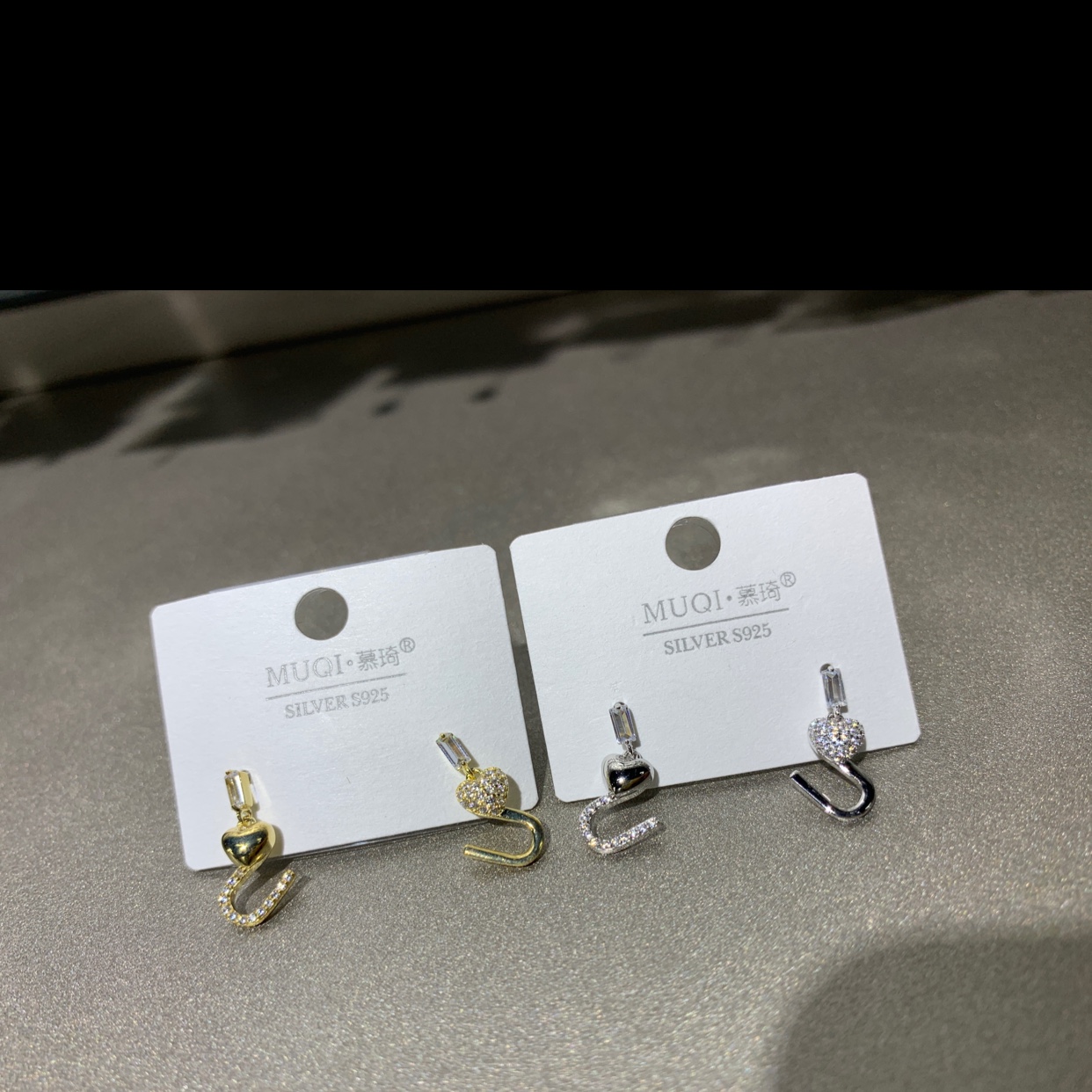 "Heart-shaped Shaking Style"