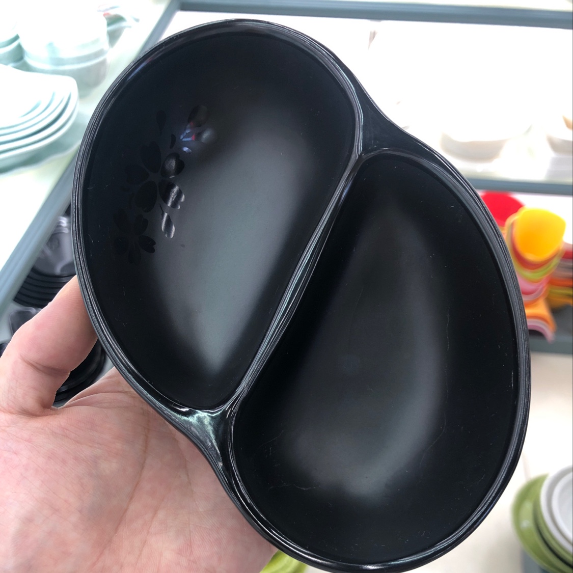 Black irregular double-compartment disc