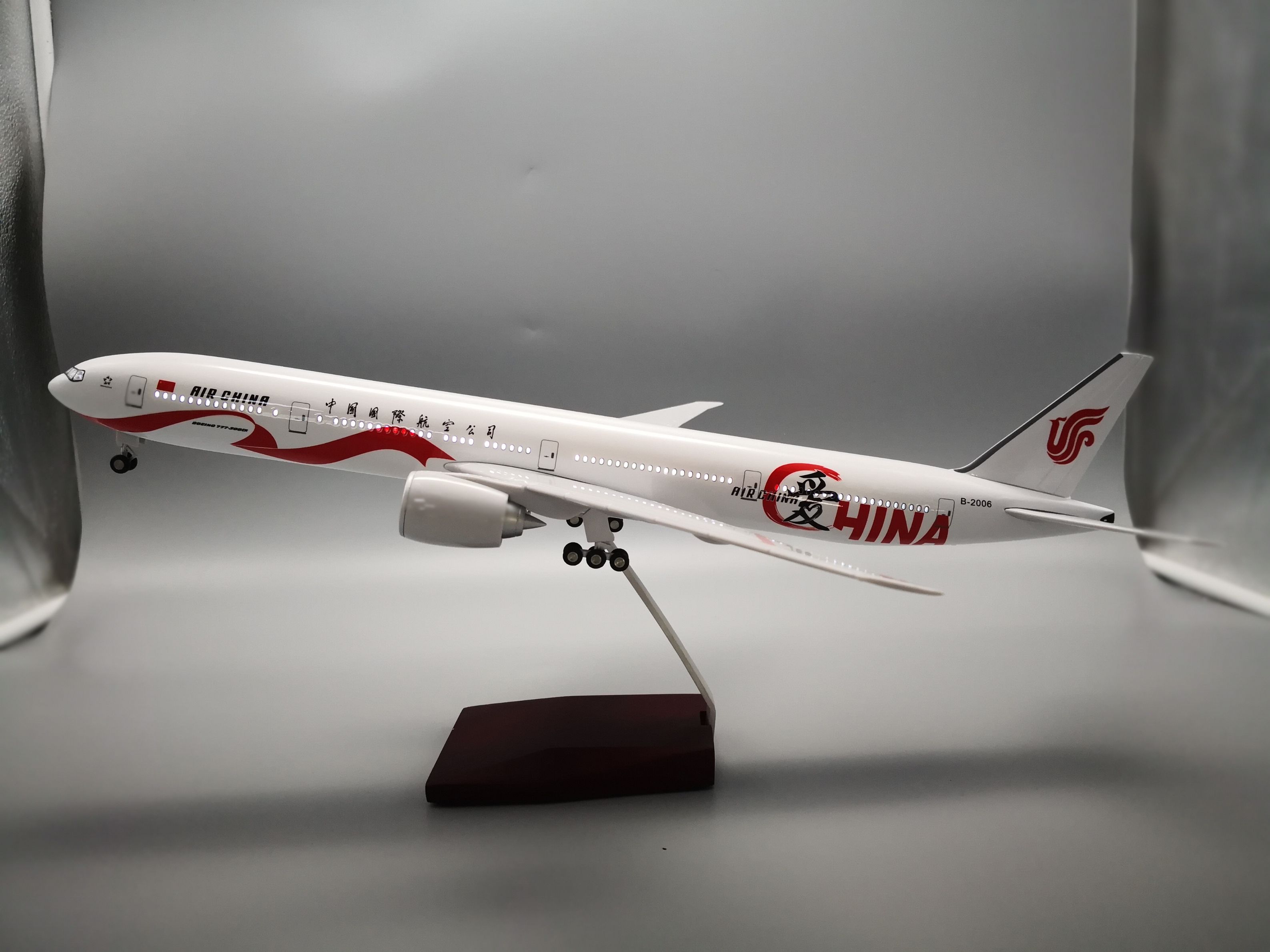 Aircraft Model (Air China B777-300 Aircraft Model with LED voice control)